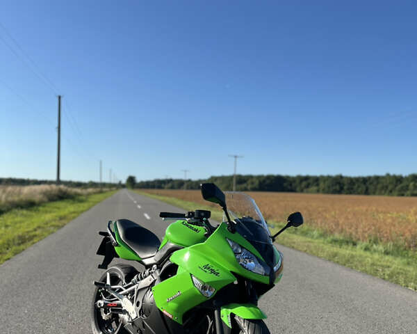 Зеленый Кавасаки Ninja 400R, объемом двигателя 0.4 л и пробегом 15 тыс. км за 4000 $, фото 1 на Automoto.ua