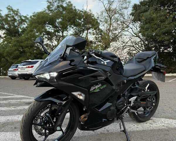 Черный Кавасаки Ninja 500, объемом двигателя 0.5 л и пробегом 4 тыс. км за 7200 $, фото 1 на Automoto.ua