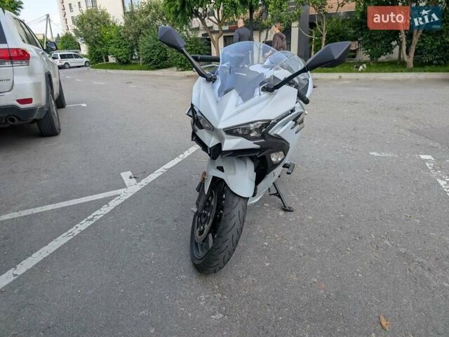 Серый Кавасаки Ninja 500, объемом двигателя 0.45 л и пробегом 4 тыс. км за 7250 $, фото 1 на Automoto.ua