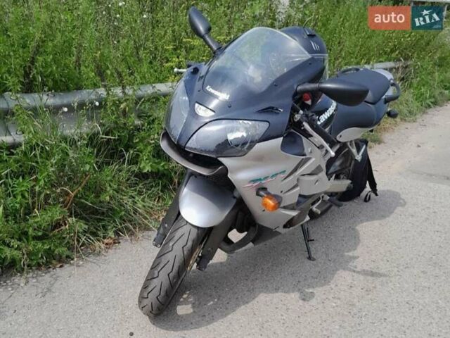Серый Кавасаки Ninja 600 ZX-6R, объемом двигателя 0.6 л и пробегом 42 тыс. км за 3600 $, фото 1 на Automoto.ua