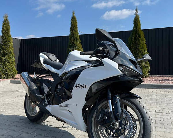 Білий Кавасакі Ninja 636 ZX-6R, об'ємом двигуна 0.65 л та пробігом 8 тис. км за 14500 $, фото 1 на Automoto.ua