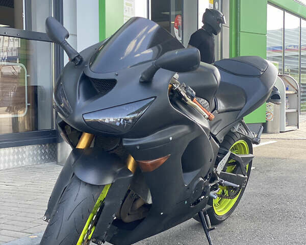 Черный Кавасаки Ninja 636 ZX-6R, объемом двигателя 0.65 л и пробегом 40 тыс. км за 2200 $, фото 1 на Automoto.ua