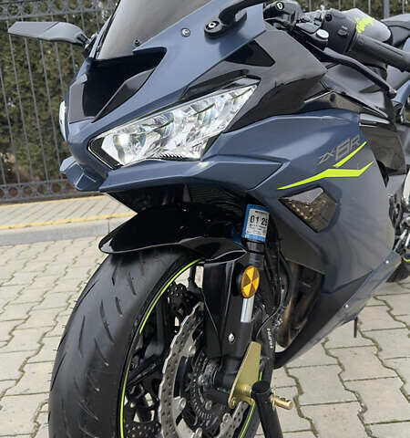 Черный Кавасаки Ninja 636 ZX-6R, объемом двигателя 0.6 л и пробегом 3 тыс. км за 12300 $, фото 1 на Automoto.ua