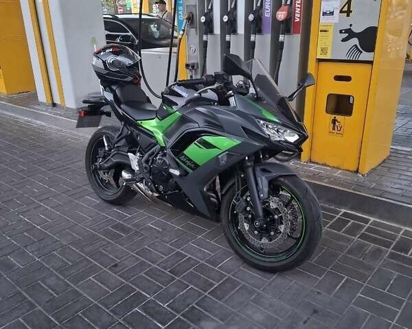 Серый Кавасаки Ninja 650R, объемом двигателя 0.65 л и пробегом 3 тыс. км за 8800 $, фото 1 на Automoto.ua