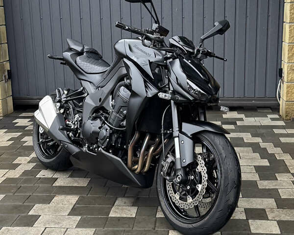 Черный Кавасаки Z 1000, объемом двигателя 1 л и пробегом 21 тыс. км за 12500 $, фото 1 на Automoto.ua
