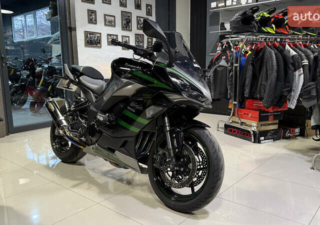 Черный Кавасаки Z 1000SX, объемом двигателя 1 л и пробегом 7 тыс. км за 16000 $, фото 1 на Automoto.ua