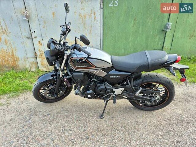 Серый Кавасаки Z 650, объемом двигателя 0.65 л и пробегом 4 тыс. км за 7000 $, фото 1 на Automoto.ua