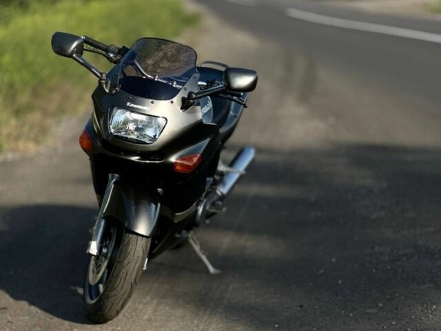 Кавасаки ZZR 600, объемом двигателя 0.6 л и пробегом 0 тыс. км за 3300 $, фото 1 на Automoto.ua