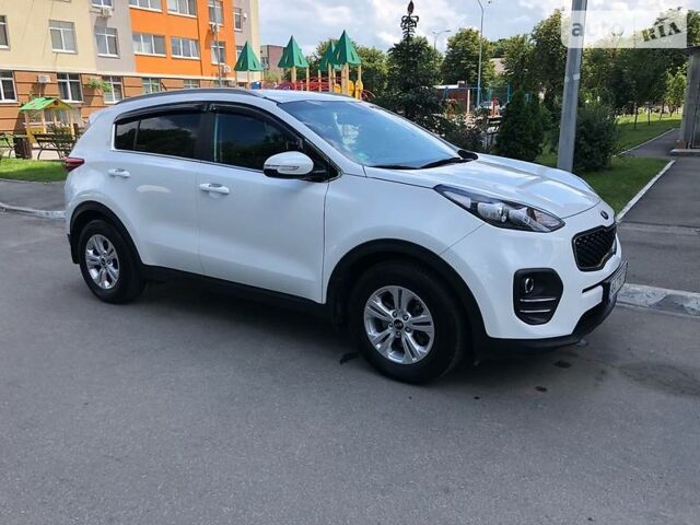 Білий Кіа Азія, об'ємом двигуна 2 л та пробігом 30 тис. км за 23500 $, фото 1 на Automoto.ua