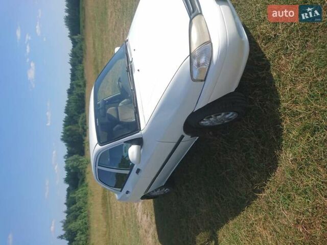 Белый Киа Авелла, объемом двигателя 1.5 л и пробегом 310 тыс. км за 2150 $, фото 1 на Automoto.ua
