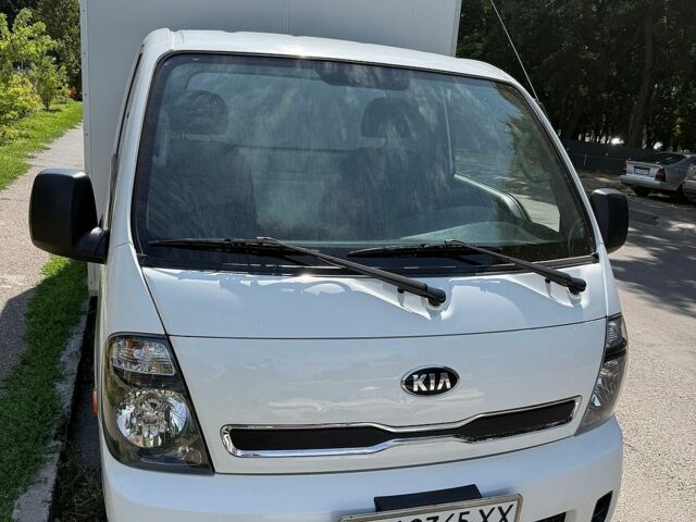 Білий Кіа Бонго, об'ємом двигуна 2.5 л та пробігом 111 тис. км за 15500 $, фото 1 на Automoto.ua
