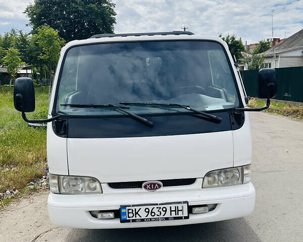 Белый Киа Бонго, объемом двигателя 2.7 л и пробегом 200 тыс. км за 4800 $, фото 1 на Automoto.ua