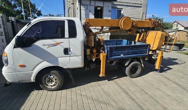 Белый Киа Бонго, объемом двигателя 2.9 л и пробегом 207 тыс. км за 15000 $, фото 1 на Automoto.ua