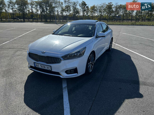 Киа Каденза 2017 в Днепре (Днепропетровске) на Automoto.ua Белый Киа Каденза, объемом двигателя 3.34 л и пробегом 48 тыс. км за 25000 $, фото 1 на Automoto.ua
