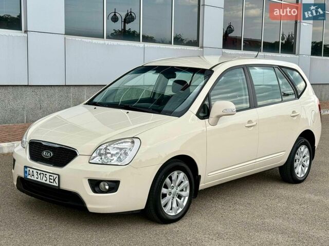 Белый Киа Каренс, объемом двигателя 2 л и пробегом 161 тыс. км за 9300 $, фото 1 на Automoto.ua
