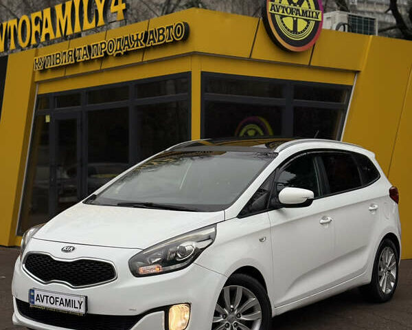 Белый Киа Каренс, объемом двигателя 2 л и пробегом 215 тыс. км за 10500 $, фото 1 на Automoto.ua