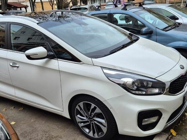 Белый Киа Каренс, объемом двигателя 1.69 л и пробегом 151 тыс. км за 12500 $, фото 1 на Automoto.ua