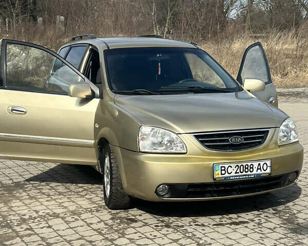 Бежевый Киа Каренс, объемом двигателя 1.79 л и пробегом 299 тыс. км за 3199 $, фото 1 на Automoto.ua