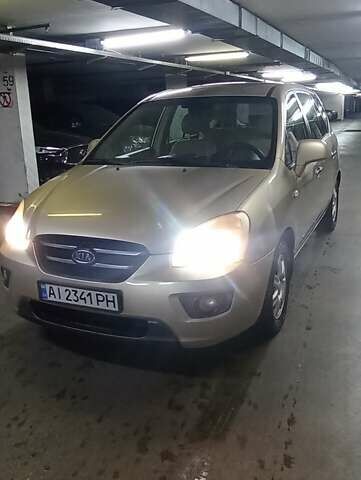 Бежевый Киа Каренс, объемом двигателя 2 л и пробегом 196 тыс. км за 4900 $, фото 1 на Automoto.ua