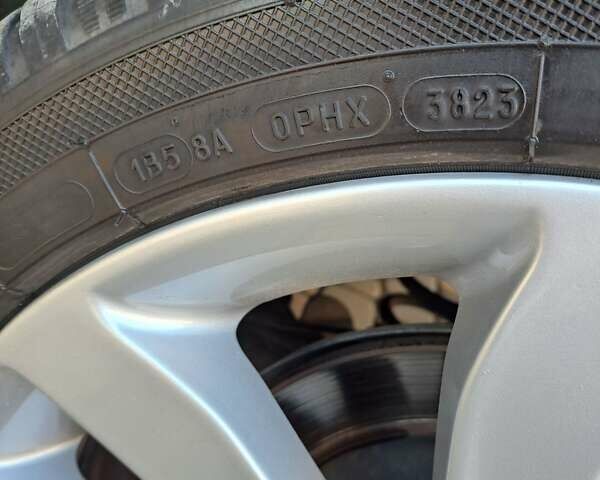 Черный Киа Каренс, объемом двигателя 1.69 л и пробегом 220 тыс. км за 12800 $, фото 1 на Automoto.ua