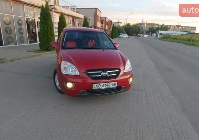 Червоний Кіа Каренс, об'ємом двигуна 2 л та пробігом 175 тис. км за 6000 $, фото 1 на Automoto.ua