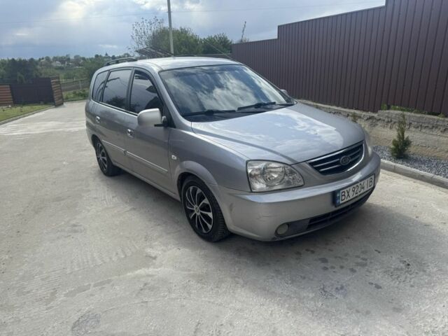 Сірий Кіа Каренс, об'ємом двигуна 2 л та пробігом 300 тис. км за 4400 $, фото 1 на Automoto.ua