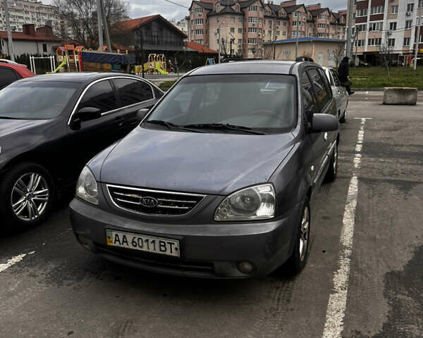Сірий Кіа Каренс, об'ємом двигуна 1.8 л та пробігом 300 тис. км за 2600 $, фото 1 на Automoto.ua