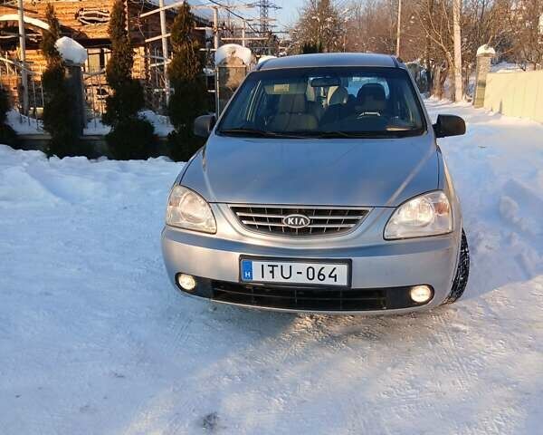 Серый Киа Каренс, объемом двигателя 2 л и пробегом 350 тыс. км за 1550 $, фото 1 на Automoto.ua