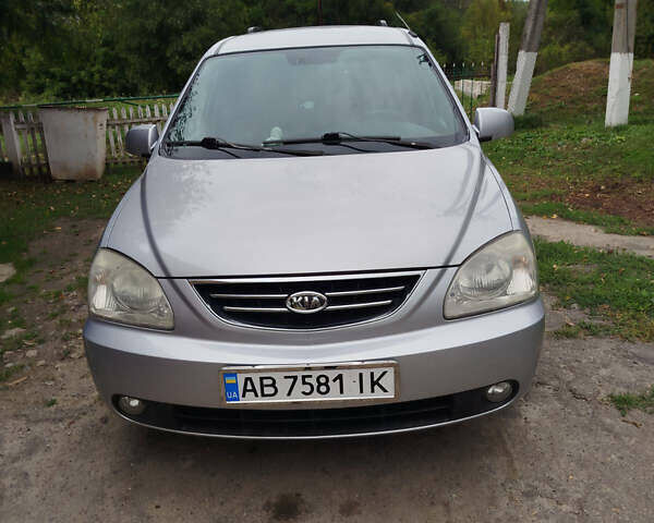 Серый Киа Каренс, объемом двигателя 1.99 л и пробегом 200 тыс. км за 6200 $, фото 1 на Automoto.ua