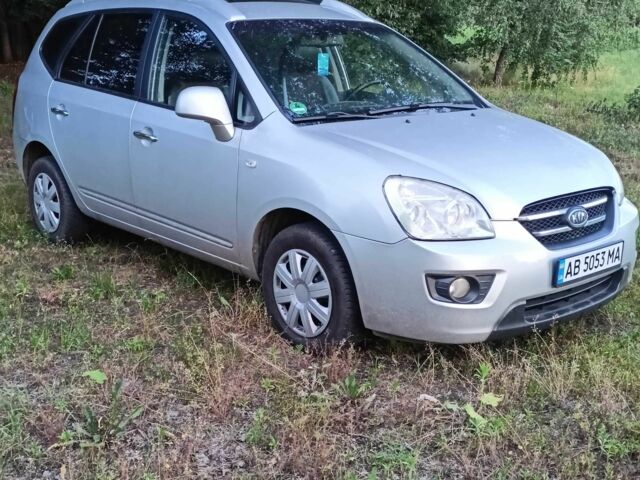 Серый Киа Каренс, объемом двигателя 2 л и пробегом 253 тыс. км за 5500 $, фото 1 на Automoto.ua