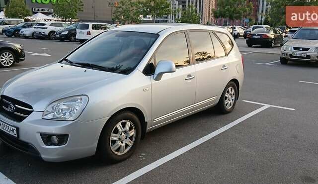 Серый Киа Каренс, объемом двигателя 2 л и пробегом 220 тыс. км за 6500 $, фото 1 на Automoto.ua