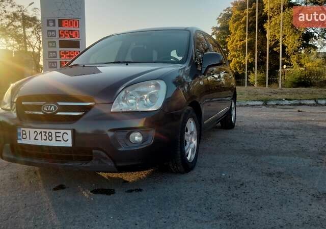 Серый Киа Каренс, объемом двигателя 2 л и пробегом 194 тыс. км за 6100 $, фото 1 на Automoto.ua