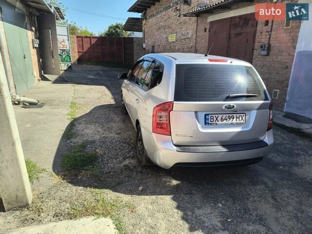 Сірий Кіа Каренс, об'ємом двигуна 2 л та пробігом 291 тис. км за 6000 $, фото 1 на Automoto.ua