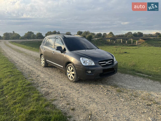 Серый Киа Каренс, объемом двигателя 2 л и пробегом 300 тыс. км за 6900 $, фото 1 на Automoto.ua
