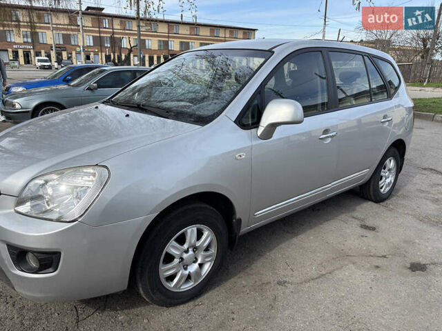 Серый Киа Каренс, объемом двигателя 2 л и пробегом 194 тыс. км за 6000 $, фото 1 на Automoto.ua