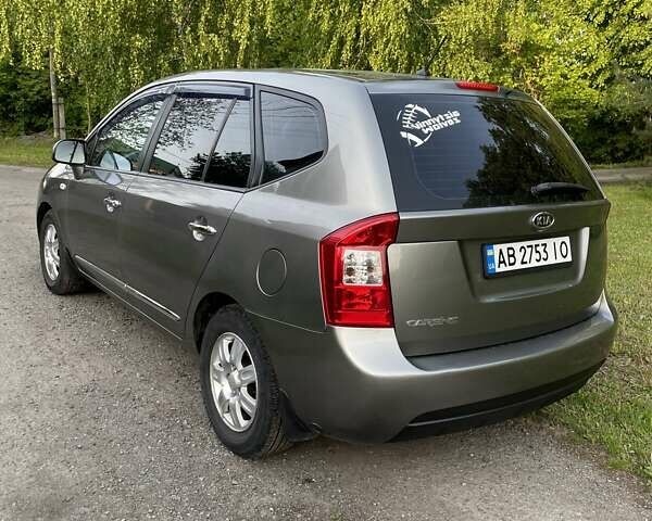 Серый Киа Каренс, объемом двигателя 2 л и пробегом 240 тыс. км за 5800 $, фото 1 на Automoto.ua
