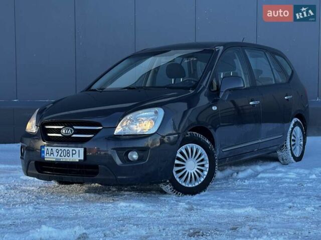 Серый Киа Каренс, объемом двигателя 2 л и пробегом 266 тыс. км за 6200 $, фото 1 на Automoto.ua