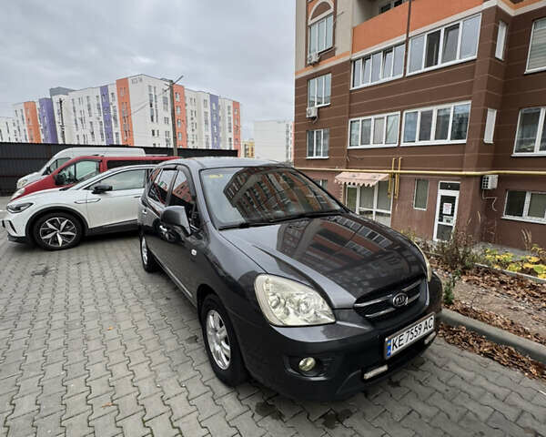 Серый Киа Каренс, объемом двигателя 2 л и пробегом 305 тыс. км за 5900 $, фото 1 на Automoto.ua