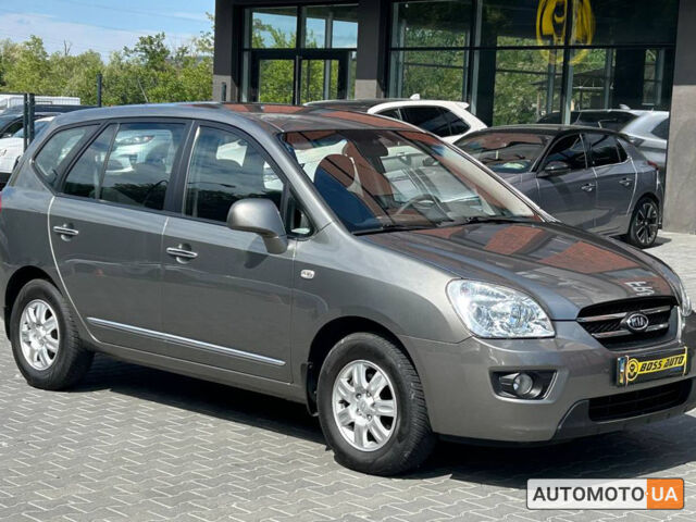 Серый Киа Каренс, объемом двигателя 2 л и пробегом 176 тыс. км за 7800 $, фото 1 на Automoto.ua