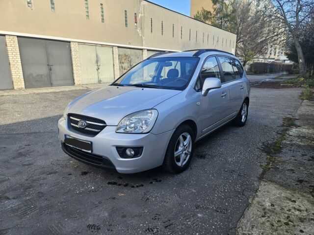 Серый Киа Каренс, объемом двигателя 2 л и пробегом 350 тыс. км за 2800 $, фото 1 на Automoto.ua