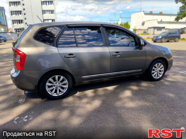 Серый Киа Каренс, объемом двигателя 2 л и пробегом 121 тыс. км за 7499 $, фото 1 на Automoto.ua