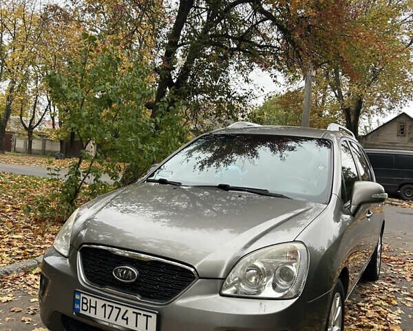 Серый Киа Каренс, объемом двигателя 1.58 л и пробегом 220 тыс. км за 8300 $, фото 1 на Automoto.ua