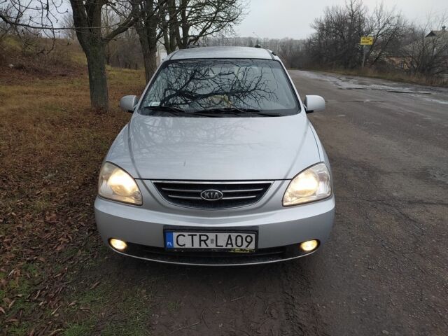 Серый Киа Каренс, объемом двигателя 2 л и пробегом 220 тыс. км за 1850 $, фото 1 на Automoto.ua