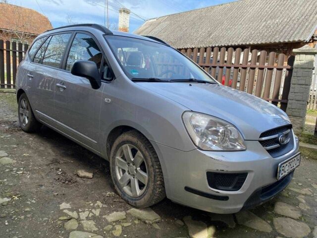Сірий Кіа Каренс, об'ємом двигуна 2 л та пробігом 186 тис. км за 5300 $, фото 1 на Automoto.ua