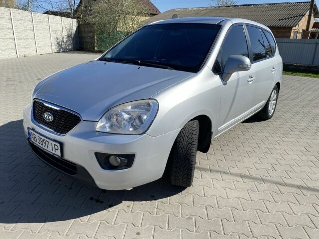 Серый Киа Каренс, объемом двигателя 2 л и пробегом 298 тыс. км за 5555 $, фото 1 на Automoto.ua