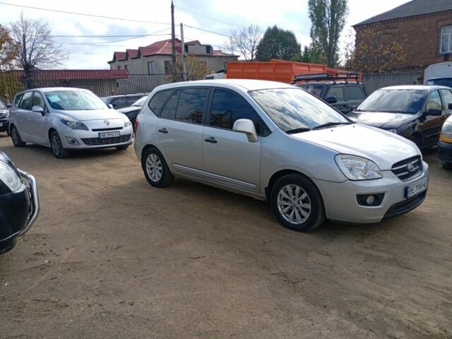 Серый Киа Каренс, объемом двигателя 2 л и пробегом 196 тыс. км за 5200 $, фото 1 на Automoto.ua