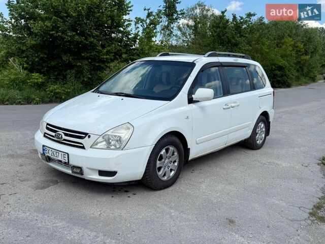 Белый Киа Карнивал, объемом двигателя 2.9 л и пробегом 420 тыс. км за 4950 $, фото 1 на Automoto.ua