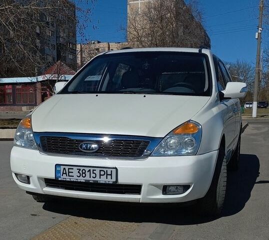 Білий Кіа Карнівал, об'ємом двигуна 2.2 л та пробігом 200 тис. км за 13000 $, фото 1 на Automoto.ua