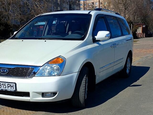 Білий Кіа Карнівал, об'ємом двигуна 2.2 л та пробігом 200 тис. км за 13000 $, фото 1 на Automoto.ua