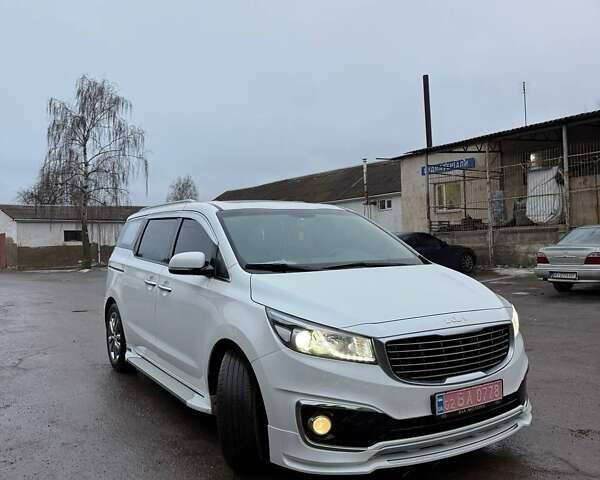 Белый Киа Карнивал, объемом двигателя 2.2 л и пробегом 163 тыс. км за 19900 $, фото 1 на Automoto.ua